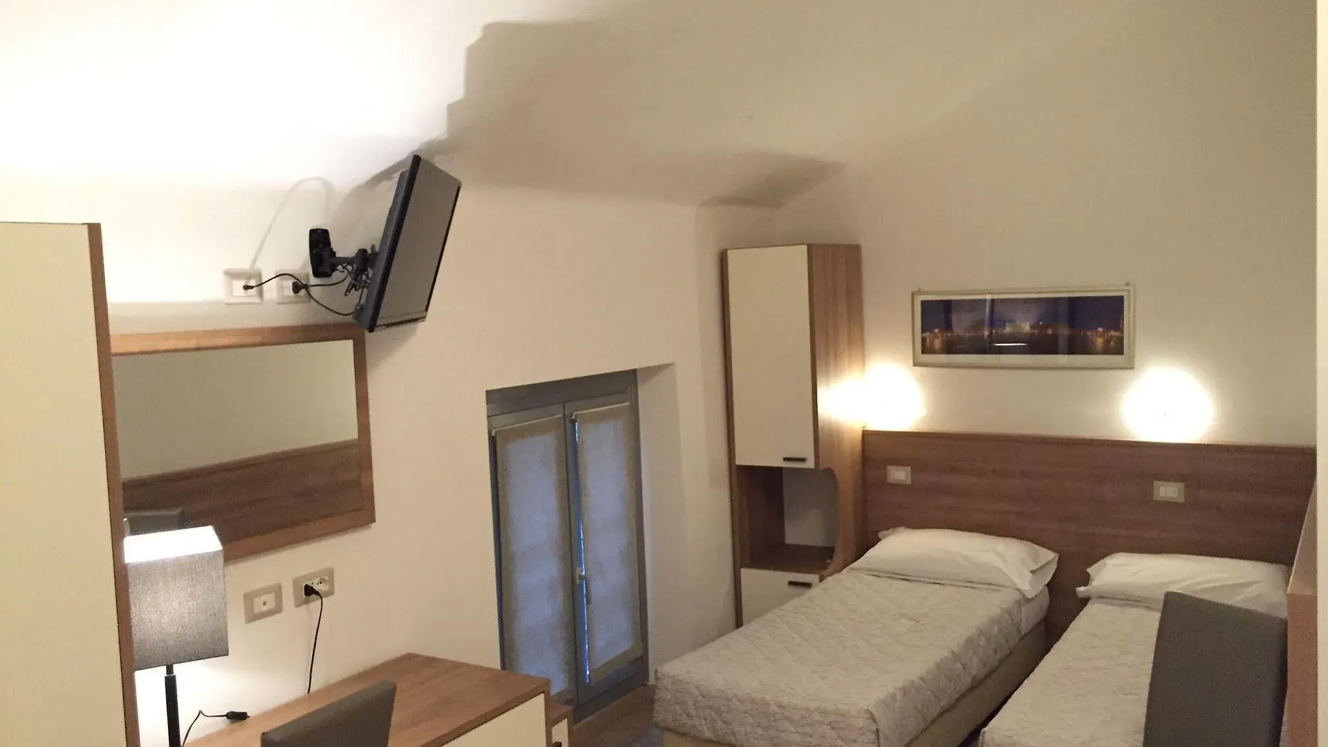 Hotel Montecarlo ميلان 3*,  إيطاليا